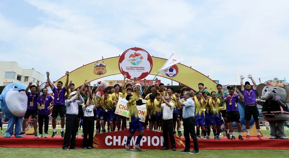 Chân dung nhà vô địch đầu tiên Festival bóng đá quốc tế Chân dung nhà vô địch đầu tiên Festival bóng đá quốc tế