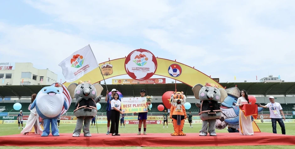 Chân dung nhà vô địch đầu tiên Festival bóng đá quốc tế Chân dung nhà vô địch đầu tiên Festival bóng đá quốc tế