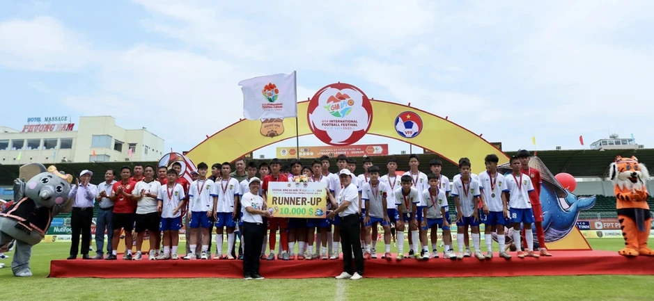 Chân dung nhà vô địch đầu tiên Festival bóng đá quốc tế Chân dung nhà vô địch đầu tiên Festival bóng đá quốc tế