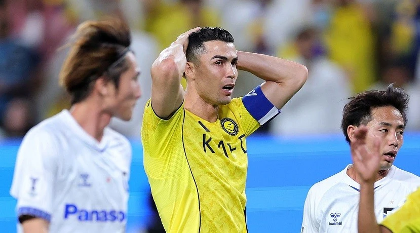 Chán nản sau thất bại ở Cúp châu Á, Ronaldo bỏ lễ trao huy chương Chán nản sau thất bại ở Cúp châu Á, Ronaldo bỏ lễ trao huy chương