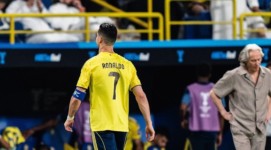 Chán nản sau thất bại ở Cúp châu Á, Ronaldo bỏ lễ trao huy chương Chán nản sau thất bại ở Cúp châu Á, Ronaldo bỏ lễ trao huy chương