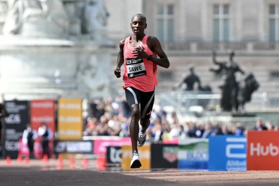 Chế độ tập luyện và dinh dưỡng giúp Sawe chạy marathon sub2 - Báo TinVina Chế độ tập luyện và dinh dưỡng giúp Sawe chạy marathon sub2 - Báo TinVina
