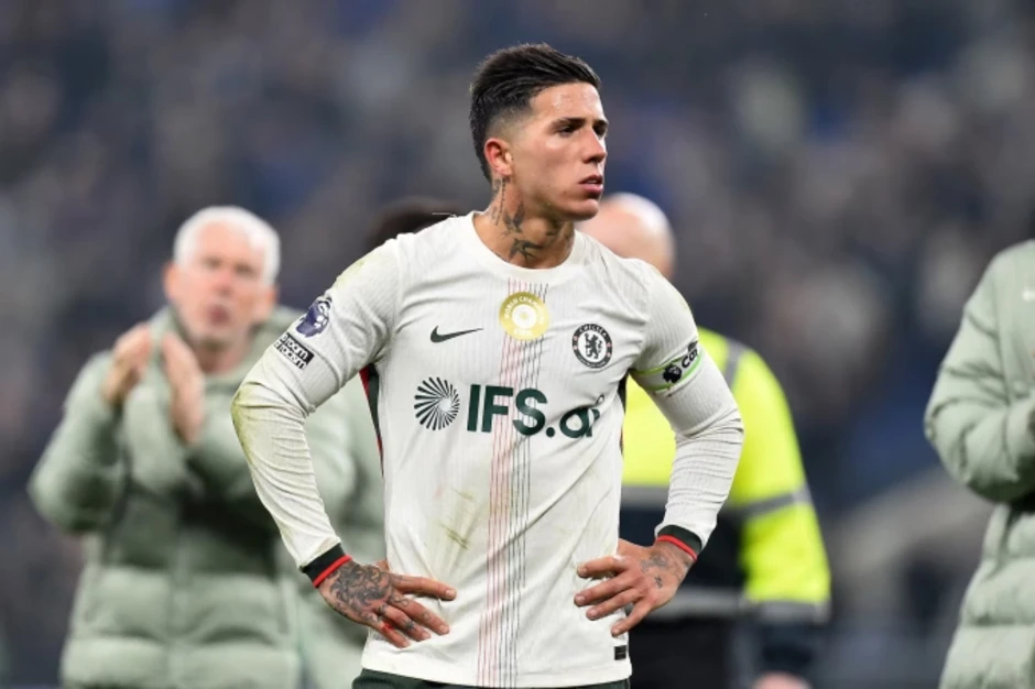 Chelsea treo giò đội phó hai trận vì 'thả thính' với Real - Báo TinVina Chelsea treo giò đội phó hai trận vì 'thả thính' với Real - Báo TinVina