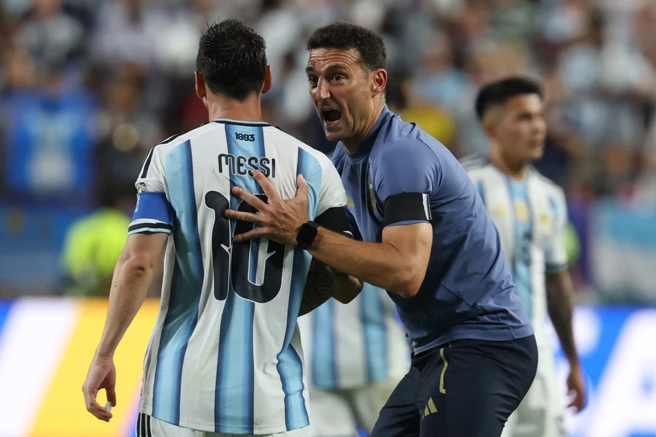 Chỉ Argentina sử dụng 100% số cầu thủ tại World Cup 2026: 'Tắc kè hoa' Lionel Scaloni Chỉ Argentina sử dụng 100% số cầu thủ tại World Cup 2026: 'Tắc kè hoa' Lionel Scaloni