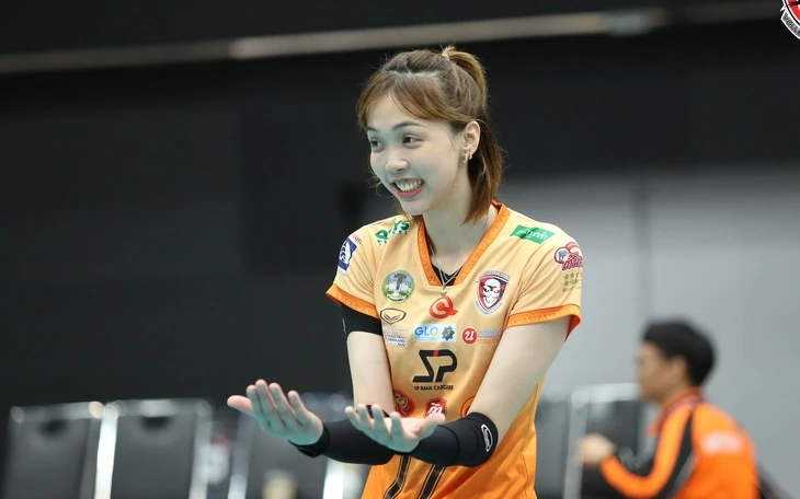 Chơi rất hay, cô gái Việt cao 1m95 giúp đội nhà vào chung kết giải Thái Lan Chơi rất hay, cô gái Việt cao 1m95 giúp đội nhà vào chung kết giải Thái Lan