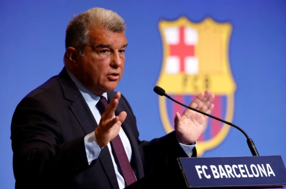 Chủ tịch Barca chỉ trích trọng tài, dọa kiện lên UEFA Chủ tịch Barca chỉ trích trọng tài, dọa kiện lên UEFA