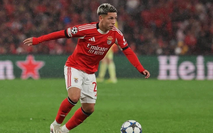 Chủ tịch FIFA: Cầu thủ che miệng khi nói chuyện có thể bị đuổi khỏi sân Chủ tịch FIFA: Cầu thủ che miệng khi nói chuyện có thể bị đuổi khỏi sân