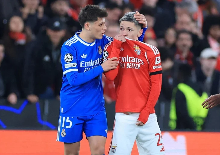 Chủ tịch FIFA: Cầu thủ che miệng khi nói chuyện có thể bị đuổi khỏi sân Chủ tịch FIFA: Cầu thủ che miệng khi nói chuyện có thể bị đuổi khỏi sân