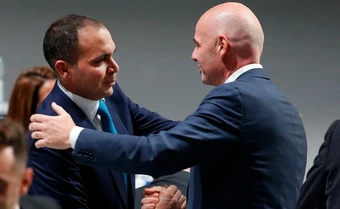 Chủ tịch Infantino và FIFA bị tố 'tống tiền'