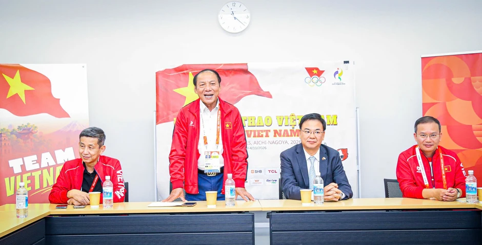 Chủ tịch Ủy ban Olympic Việt Nam động viên Đoàn Thể thao Việt Nam trước giờ khai mạc Asiad 20