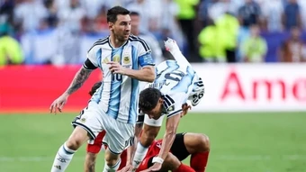 Cơ hội chia đều cho cả Anh và Argentina
