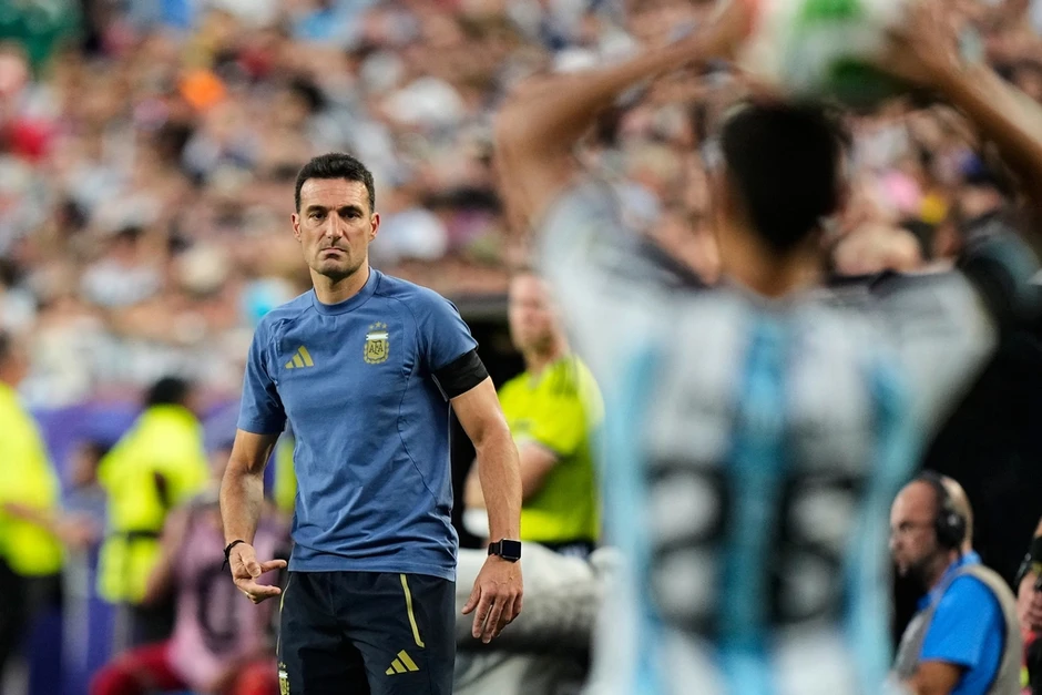 Con trai Maradona phản đối HLV Scaloni - Báo TinVina Con trai Maradona phản đối HLV Scaloni - Báo TinVina