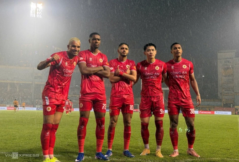 Công an Hà Nội vô địch V-League sớm 3 vòng Công an Hà Nội vô địch V-League sớm 3 vòng