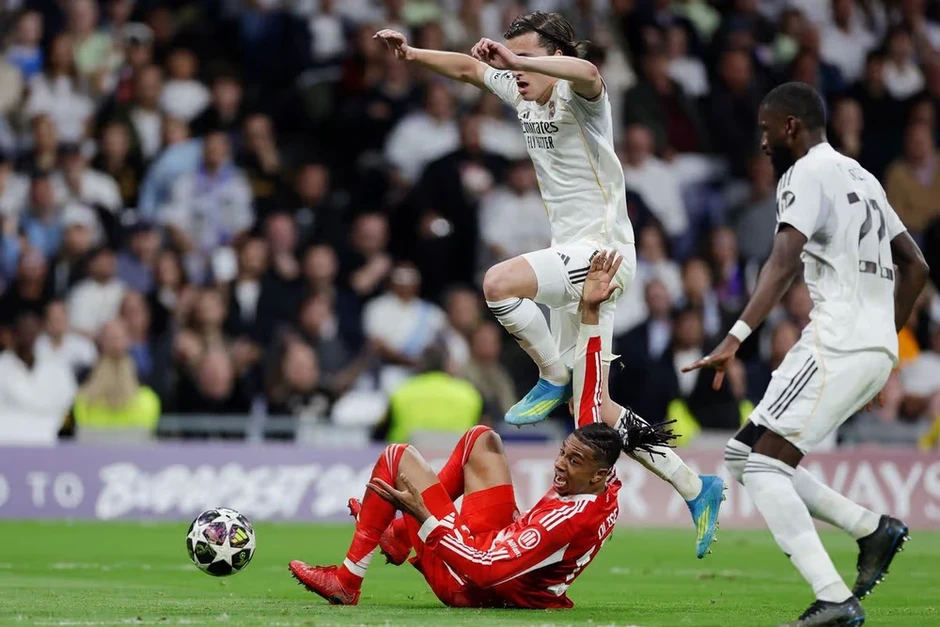 Cựu ngôi sao của MU bị tát trong buổi tập của Real Madrid Cựu ngôi sao của MU bị tát trong buổi tập của Real Madrid