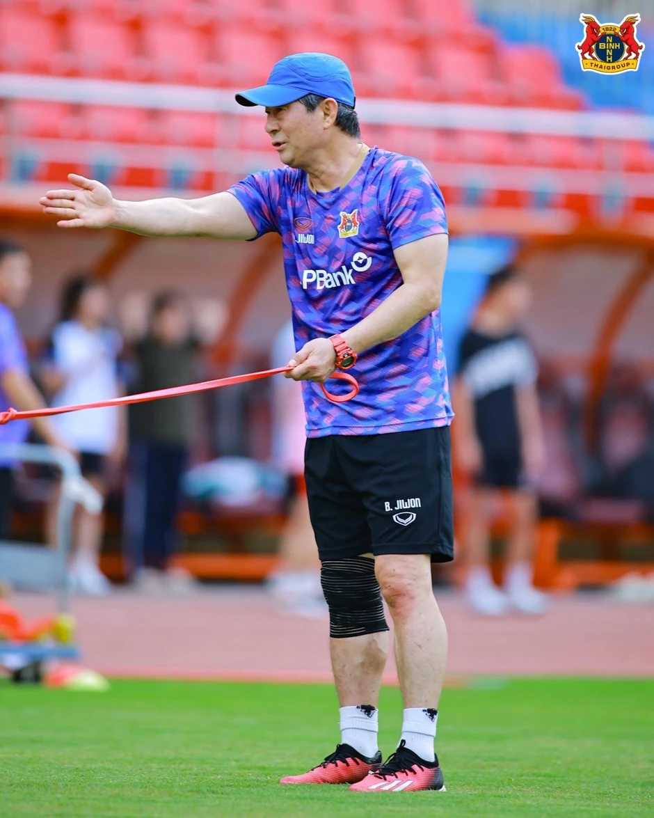 Cựu trợ lý HLV Park Hang Seo nói lời gan ruột khi tái xuất ở V-League Cựu trợ lý HLV Park Hang Seo nói lời gan ruột khi tái xuất ở V-League