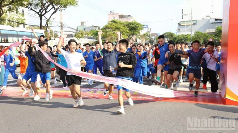 Đà Nẵng: Hơn 38 nghìn người lan tỏa khí thế rèn luyện thân thể tại Ngày chạy Olympic 2026 Đà Nẵng: Hơn 38 nghìn người lan tỏa khí thế rèn luyện thân thể tại Ngày chạy Olympic 2026