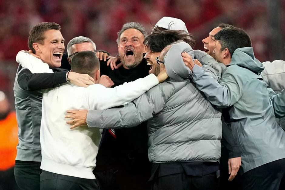 Dàn sao PSG vỡ òa sau vé chung kết Champions League Dàn sao PSG vỡ òa sau vé chung kết Champions League