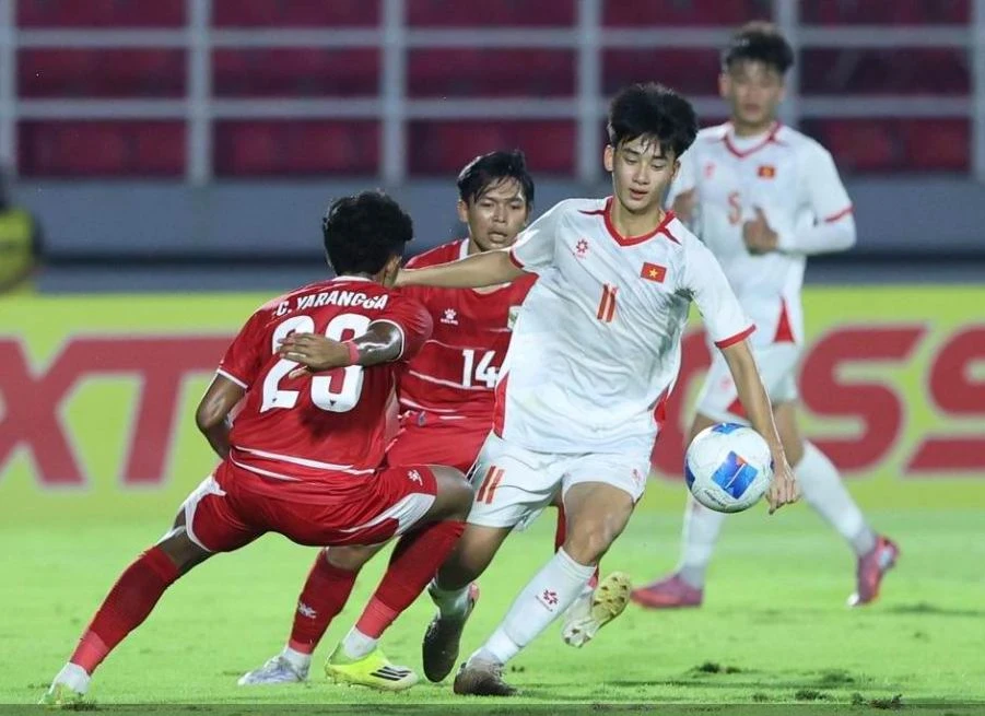Để U-17 Việt Nam 'thổi bay' khỏi giải, HLV Yulianto bị sa thải? Để U-17 Việt Nam 'thổi bay' khỏi giải, HLV Yulianto bị sa thải?
