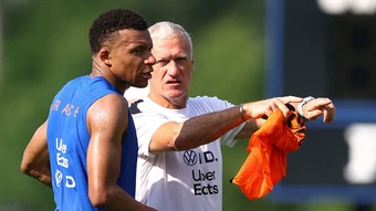 Deschamps: 'Sự nổi tiếng không làm Mbappe thay đổi' - Báo TinVina
