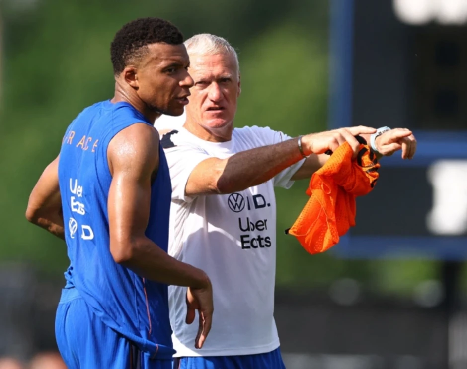 Deschamps: 'Sự nổi tiếng không làm Mbappe thay đổi' - Báo TinVina Deschamps: 'Sự nổi tiếng không làm Mbappe thay đổi' - Báo TinVina