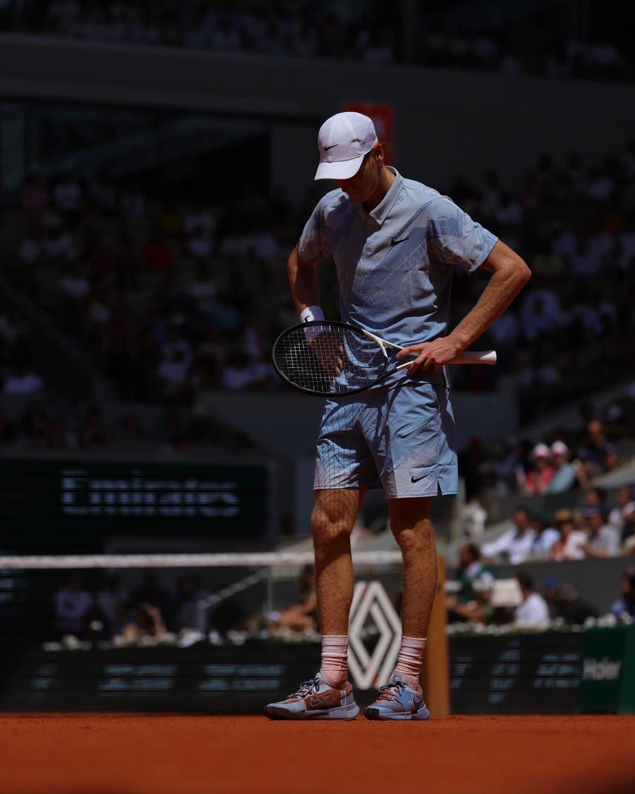 Địa chấn Roland Garros: Sinner sụp đổ khó tin, bị loại từ vòng 2 Địa chấn Roland Garros: Sinner sụp đổ khó tin, bị loại từ vòng 2