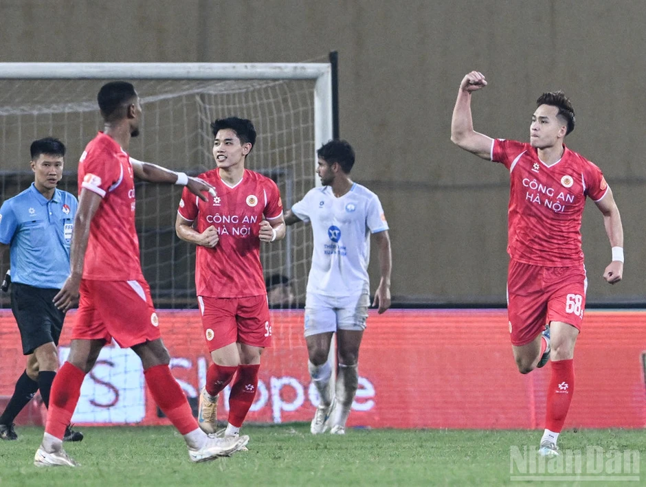 Đình Bắc tiếp tục thăng hoa, Công an Hà Nội tiến sát chức vô địch V-League Đình Bắc tiếp tục thăng hoa, Công an Hà Nội tiến sát chức vô địch V-League