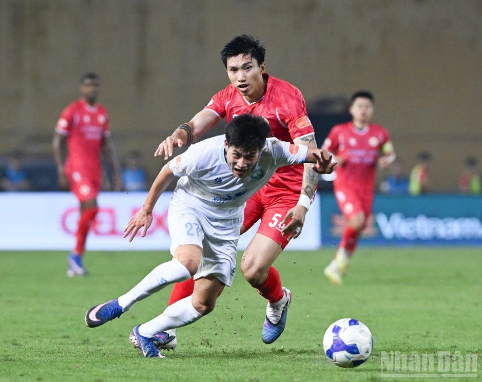 Đình Bắc tiếp tục thăng hoa, Công an Hà Nội tiến sát chức vô địch V-League Đình Bắc tiếp tục thăng hoa, Công an Hà Nội tiến sát chức vô địch V-League