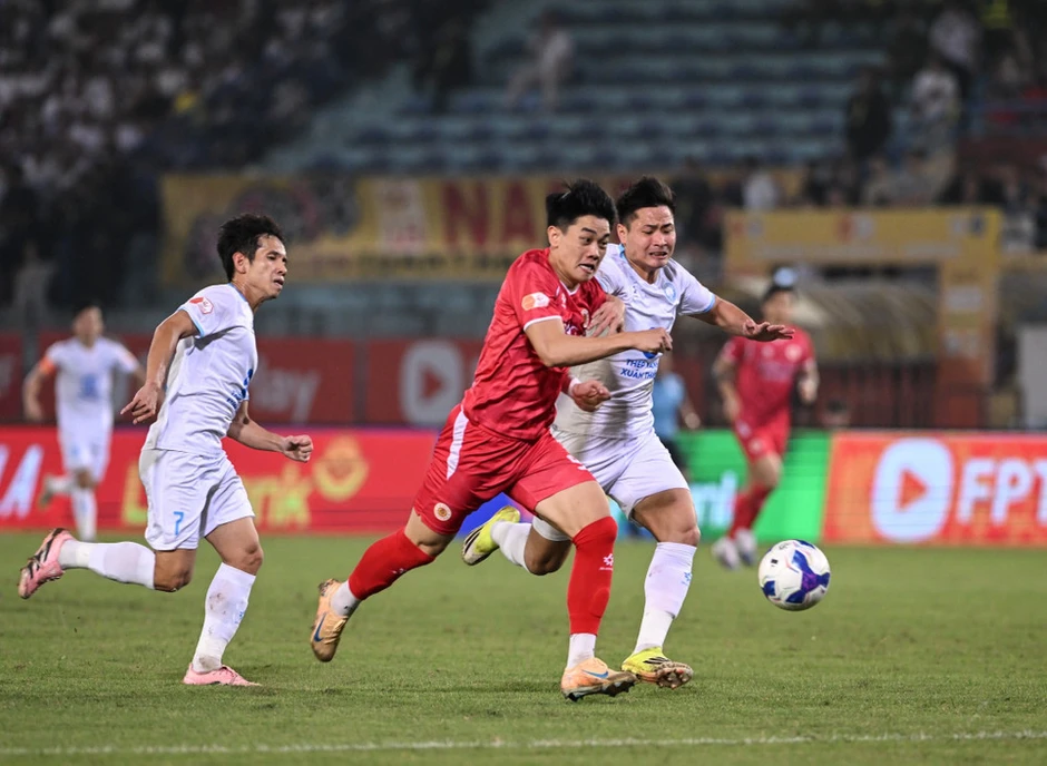 Đình Bắc tiếp tục thăng hoa, Công an Hà Nội tiến sát chức vô địch V-League Đình Bắc tiếp tục thăng hoa, Công an Hà Nội tiến sát chức vô địch V-League