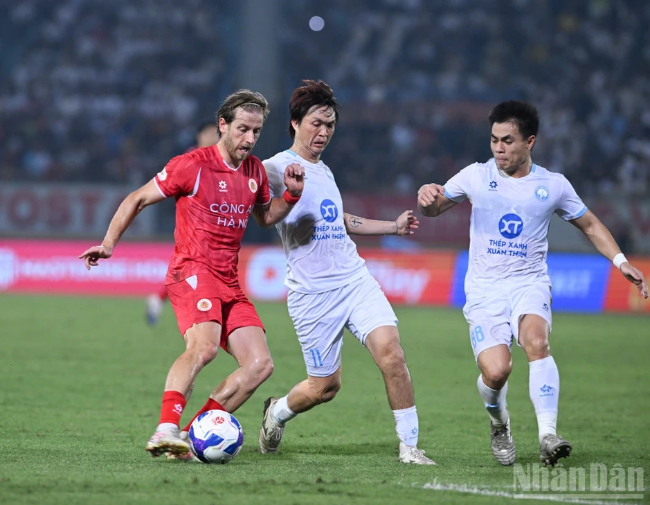 Đình Bắc tiếp tục thăng hoa, Công an Hà Nội tiến sát chức vô địch V-League Đình Bắc tiếp tục thăng hoa, Công an Hà Nội tiến sát chức vô địch V-League