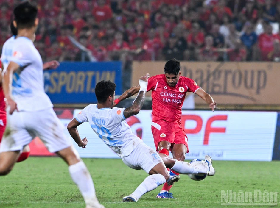 Đình Bắc tiếp tục thăng hoa, Công an Hà Nội tiến sát chức vô địch V-League Đình Bắc tiếp tục thăng hoa, Công an Hà Nội tiến sát chức vô địch V-League