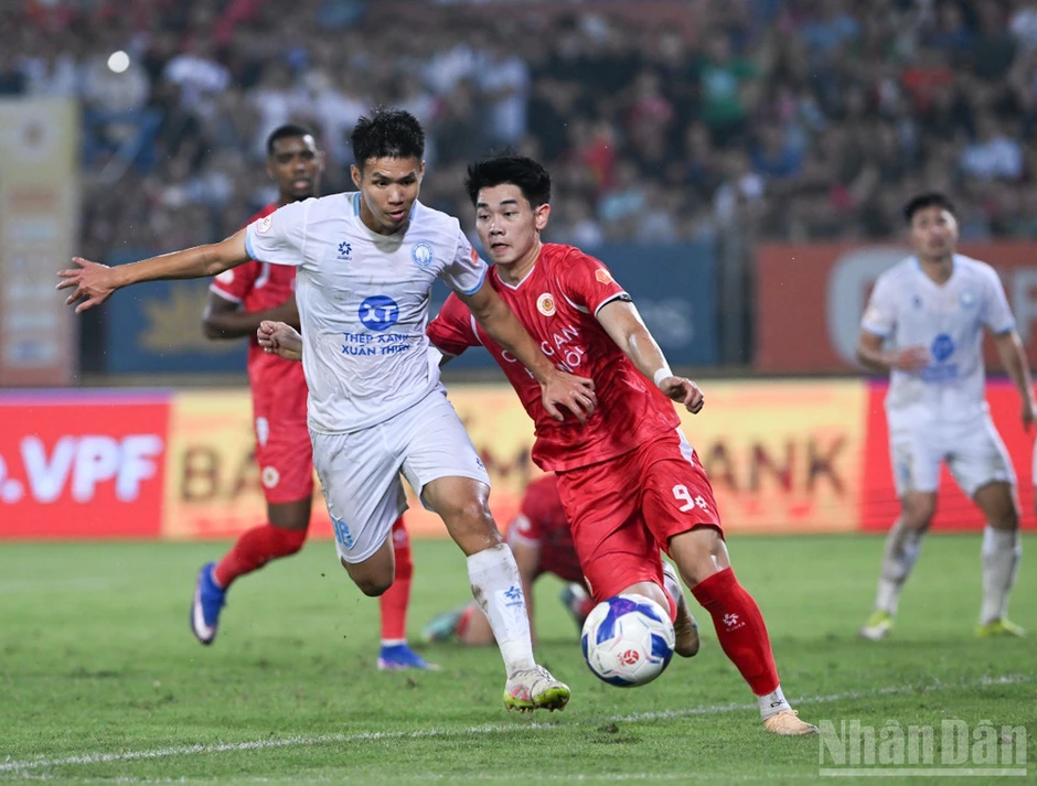 Đình Bắc tiếp tục thăng hoa, Công an Hà Nội tiến sát chức vô địch V-League Đình Bắc tiếp tục thăng hoa, Công an Hà Nội tiến sát chức vô địch V-League