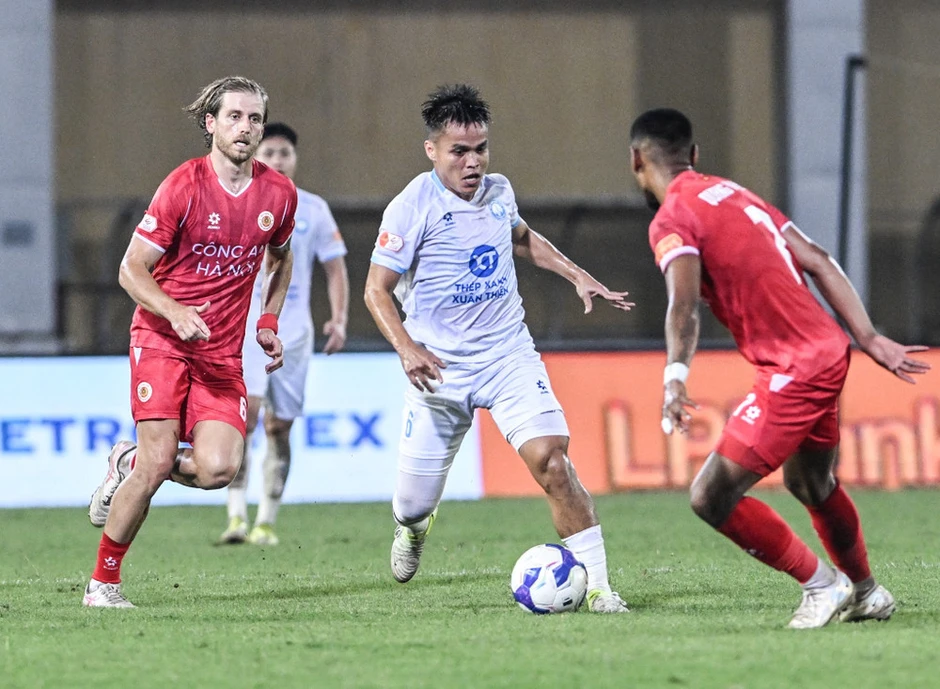 Đình Bắc tiếp tục thăng hoa, Công an Hà Nội tiến sát chức vô địch V-League Đình Bắc tiếp tục thăng hoa, Công an Hà Nội tiến sát chức vô địch V-League