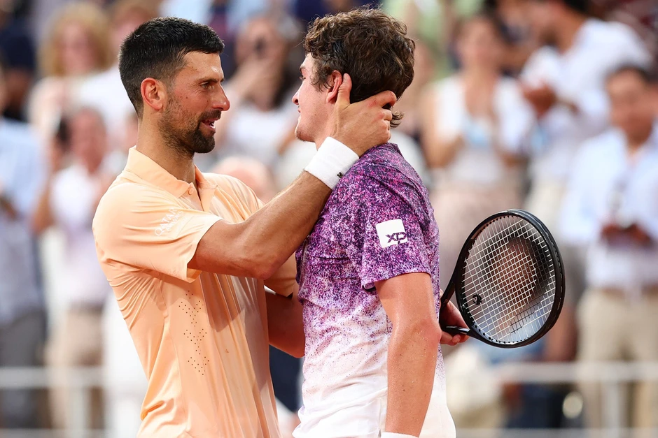 Djokovic bị loại ở Roland Garros: Nole vỡ mộng Grand Slam 25 Djokovic bị loại ở Roland Garros: Nole vỡ mộng Grand Slam 25