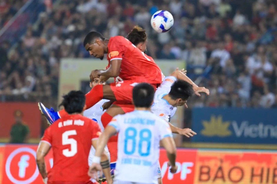 Đoạn kết khó lường ở V-League Đoạn kết khó lường ở V-League