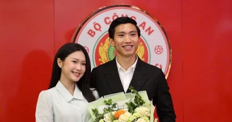 Đoàn Văn Hậu xuất hiện bên Doãn Hải My trong ngày gia hạn hợp đồng với Công an Hà Nội