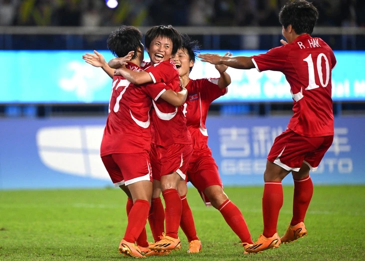 'Đội bóng bí ẩn' Triều Tiên trở lại Asian Cup nữ sau 16 năm 'Đội bóng bí ẩn' Triều Tiên trở lại Asian Cup nữ sau 16 năm