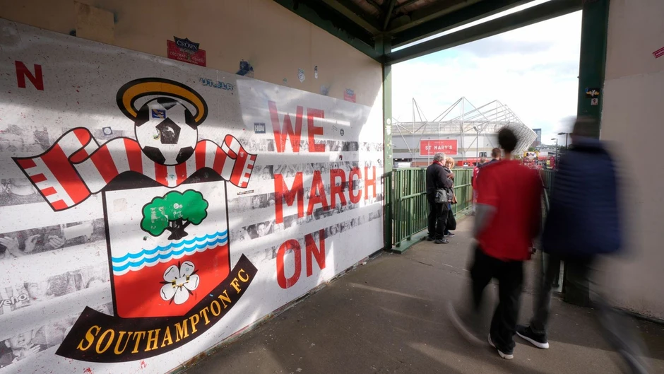Đội bóng đối diện nguy cơ không thể lên hạng Premier League vì... do thám đối thủ Đội bóng đối diện nguy cơ không thể lên hạng Premier League vì... do thám đối thủ