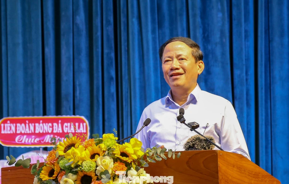 Đội bóng nữ từng gây sốt mạng xã hội được chuyển giao cho CLB Hoàng Anh Gia Lai Đội bóng nữ từng gây sốt mạng xã hội được chuyển giao cho CLB Hoàng Anh Gia Lai