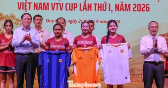 Đội bóng nữ từng gây sốt mạng xã hội được chuyển giao cho CLB Hoàng Anh Gia Lai