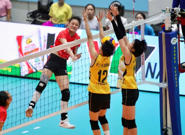 Đội đầu tiên giành quyền vào chung kết Giải bóng chuyền Cúp VTV9 - Bình Điền Đội đầu tiên giành quyền vào chung kết Giải bóng chuyền Cúp VTV9 - Bình Điền
