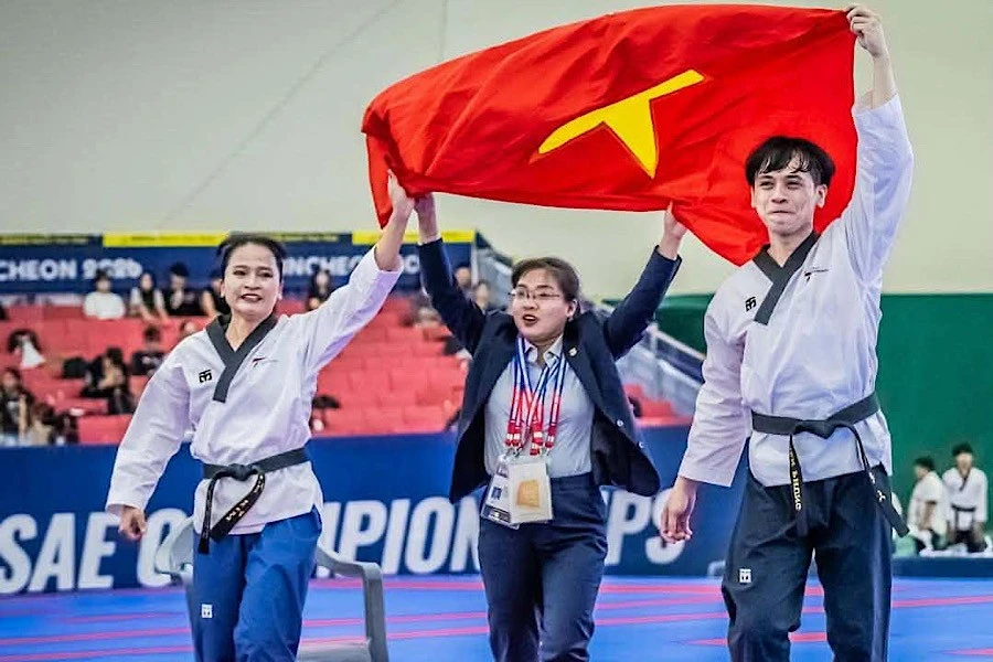 Đội tuyển taekwondo Việt Nam giành HCV thế giới Đội tuyển taekwondo Việt Nam giành HCV thế giới