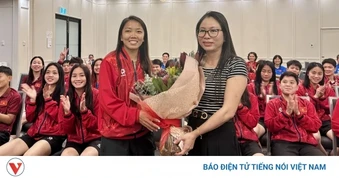 ĐT nữ Việt Nam nhận món quà ý nghĩa trong ngày 8/3