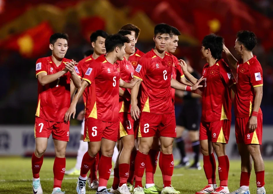 Đương kim vô địch Việt Nam chơi liền 2 AFF Cup, giấc mơ đẹp hay cơn ác mộng? Đương kim vô địch Việt Nam chơi liền 2 AFF Cup, giấc mơ đẹp hay cơn ác mộng?