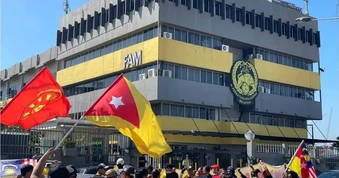 Fan Malaysia kéo đến trụ sở FAM phản ứng mạnh vụ 7 cầu thủ nhập tịch 'lậu'