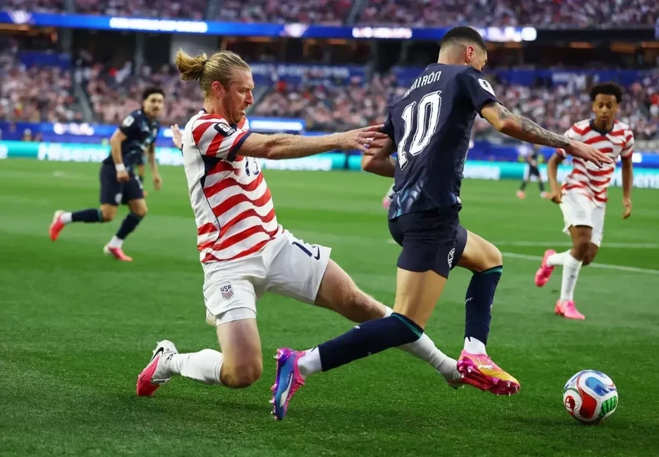 FIFA bảo vệ quyết định VAR ở trận Argentina thắng Thụy Sĩ - Báo TinVina FIFA bảo vệ quyết định VAR ở trận Argentina thắng Thụy Sĩ - Báo TinVina