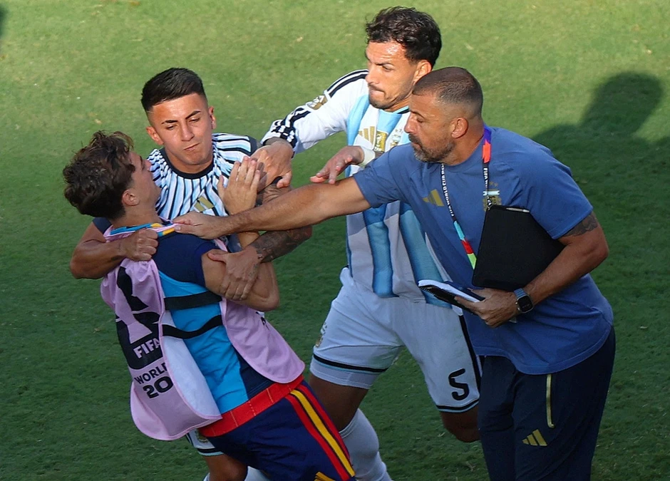 FIFA điều tra Argentina vụ ẩu đả ở chung kết World Cup 2026 - Báo TinVina FIFA điều tra Argentina vụ ẩu đả ở chung kết World Cup 2026 - Báo TinVina
