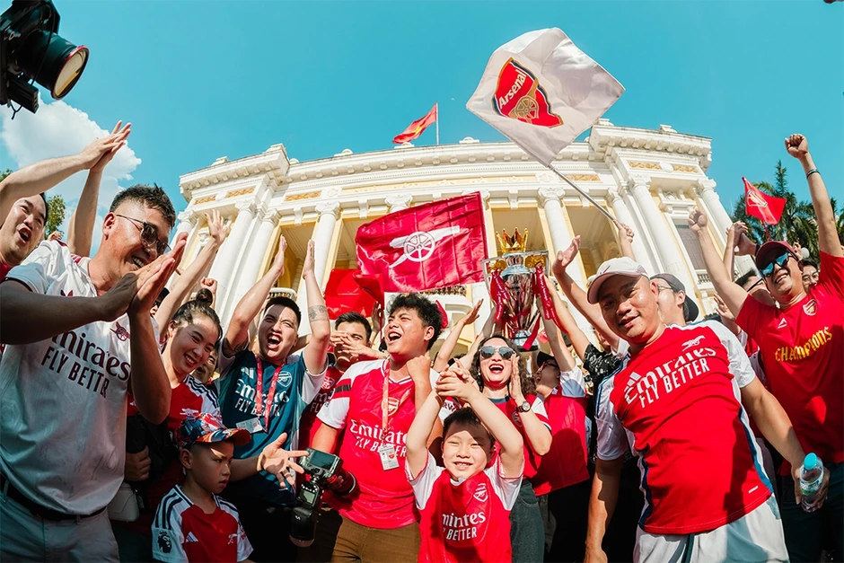 FPT Play cùng fan Arsenal ăn mừng cúp vô địch Ngoại Hạng Anh FPT Play cùng fan Arsenal ăn mừng cúp vô địch Ngoại Hạng Anh