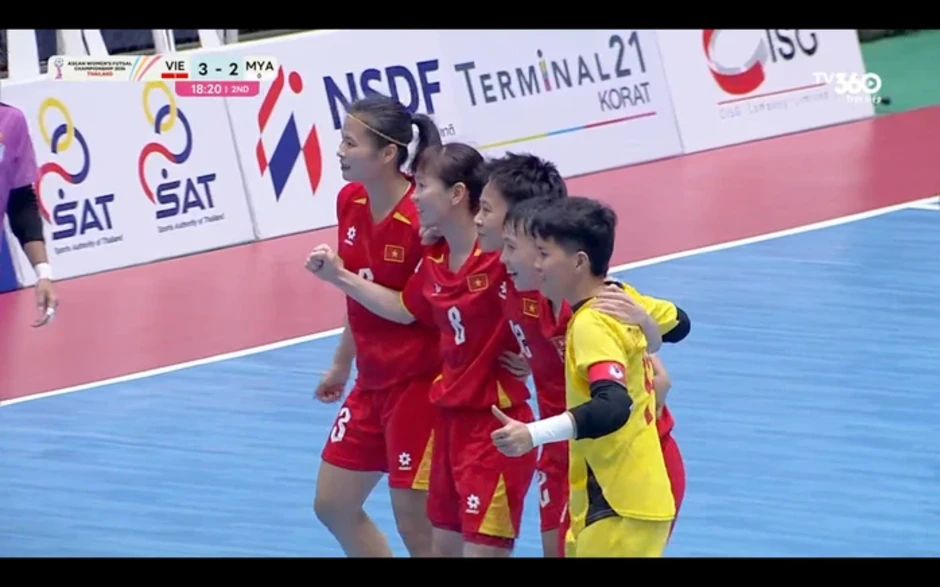 Futsal nữ Việt Nam ngược dòng, rộng cửa vào bán kết Giải Đông Nam Á Futsal nữ Việt Nam ngược dòng, rộng cửa vào bán kết Giải Đông Nam Á