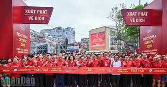 Gần 1,4 triệu người hòa nhịp cùng Ngày chạy Olympic năm 2026