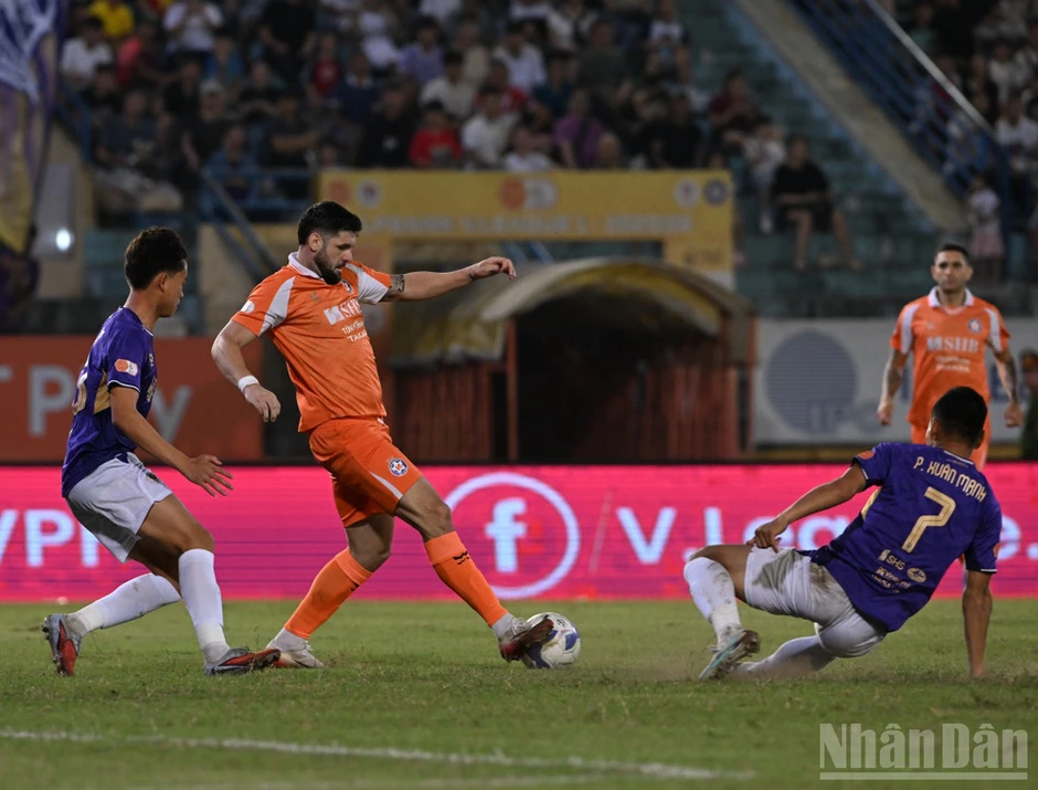 Giành chiến thắng 2-1 trước Đà Nẵng, Hà Nội vươn lên vị trí thứ ba Giành chiến thắng 2-1 trước Đà Nẵng, Hà Nội vươn lên vị trí thứ ba